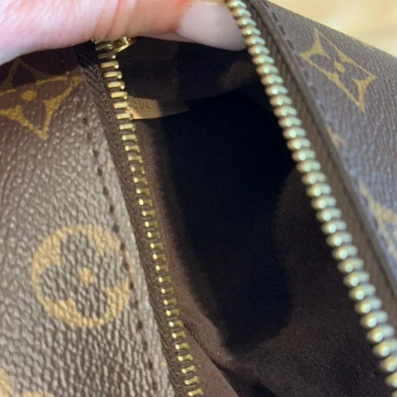 Louis Vuitton Pochette Métis - Picture 10 of 15